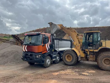 Renault Trucks Italy invited customers from various dealerships to a number of quarries to encourage them to discover and test drive its range of Renault Trucks K 8x4 vehicles, MY 2025
