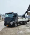 Chargement de parpaings sur un Renault Trucks C 380 Confort aux Pays-Bas