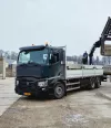 Chargement de parpaings sur un Renault Trucks C 380 Confort aux Pays-Bas