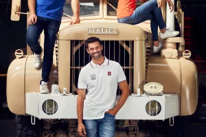 3 people presenting merchandising on a Berliet truck