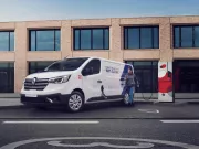 Renault-trucks Trafic E-tech parked and someone is about to plug it