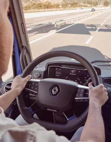 Driving Renault Trucks E-Tech T