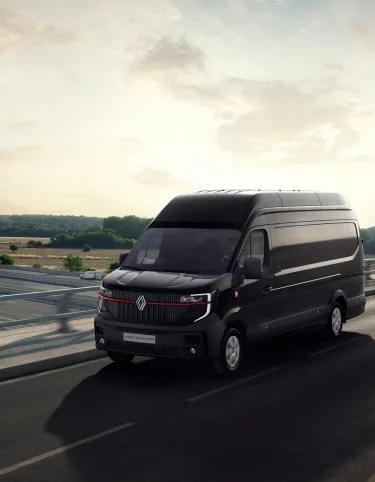 Renault Trucks Master Red Edition - rear-wheel drive: L4H3 van, single rear axle over the motorway