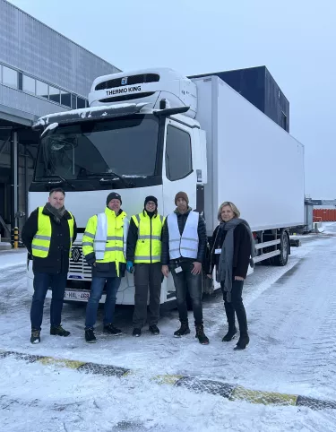 Het multinationale Franse biofarmaceutische bedrijf zet een nieuwe belangrijke stap in het vergroenen van zijn wagenpark. Het bedrijf heeft recent een Renault Trucks E-Tech T in ontvangst genomen.