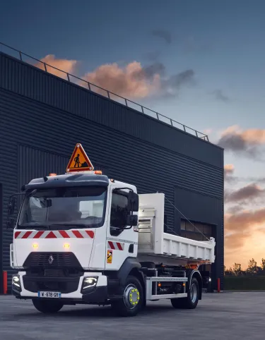 Renault Trucks D 12 tonnes/14 tonnes equipped with a Hiab arm