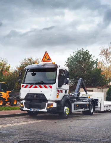 A 12-tonne / 14-tonne Renault Trucks D fitted with a Hiab crane on a roadworks site in town