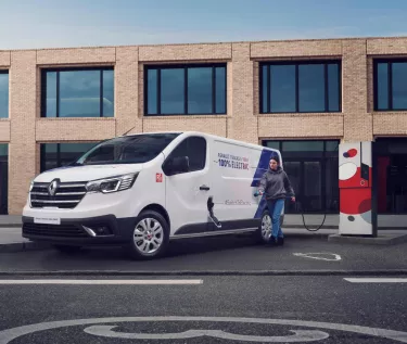 Renault-trucks Trafic E-tech parked and someone is about to plug it
